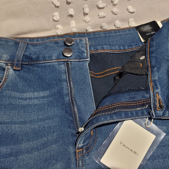 Shorts - Picture 4 of 5